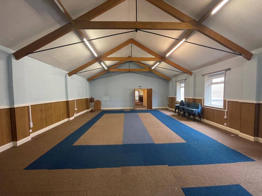 Lot: 132 - FREEHOLD VACANT HALL IN VILLAGE LOCATION - Main hall with vaulted ceiling